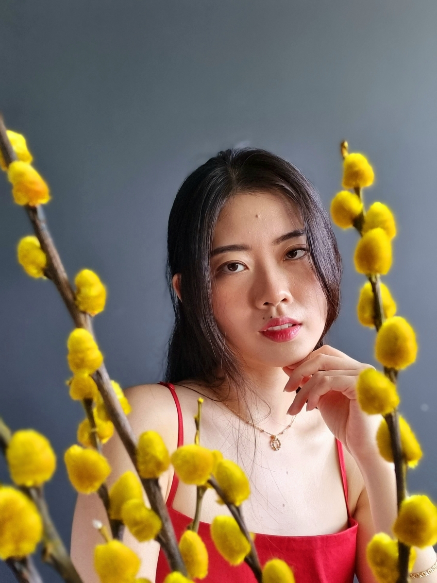 The Samsung Galaxy S21 FE 5G comes with a 32mp front camera and enhanced AI Face Restoration capabilities, so you can take next-level selfies that look like they came from a professional photoshoot.