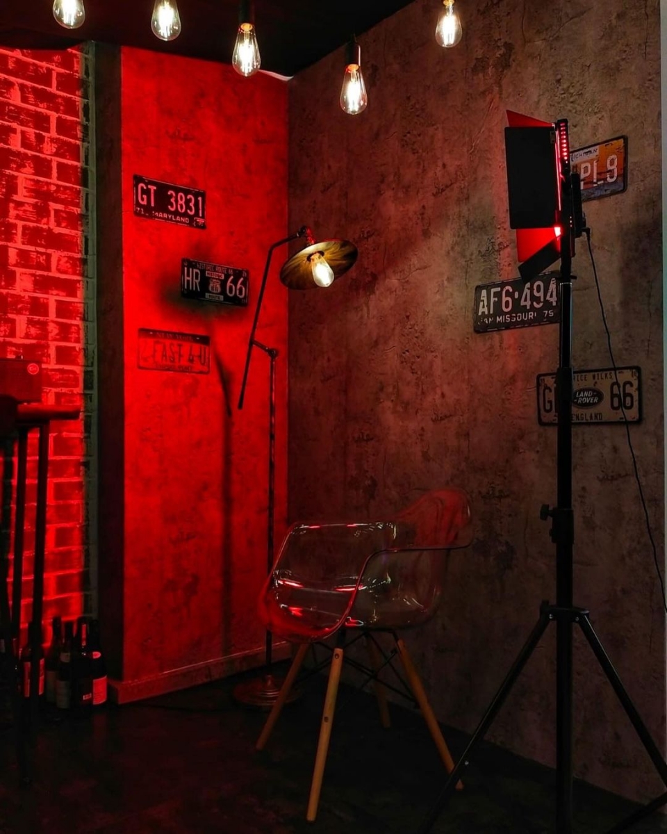 Grungy New York underground themed area at Parallel Egos Studios