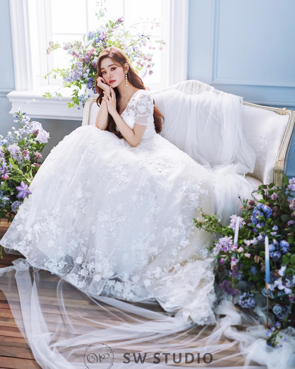Song Ji A at a wedding photoshoot