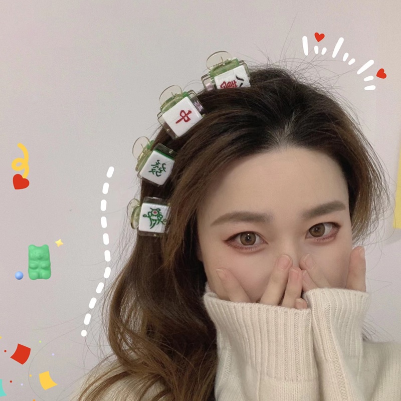 Mahjong-themed mini claw clips