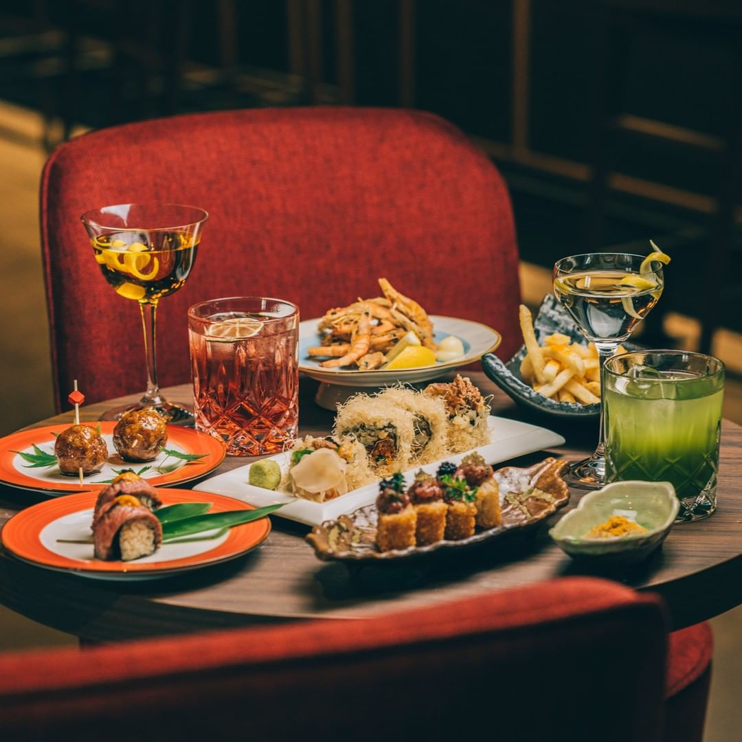 Here Kitty Kitty - romantic bar in Singapore