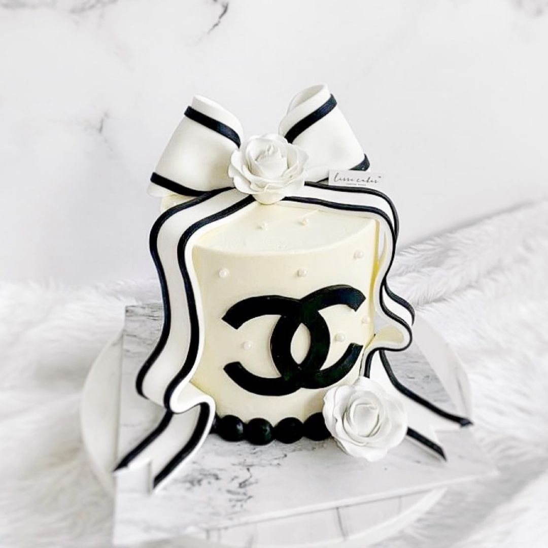 Luxury bag cakes in Singapore by Lisse Cakes