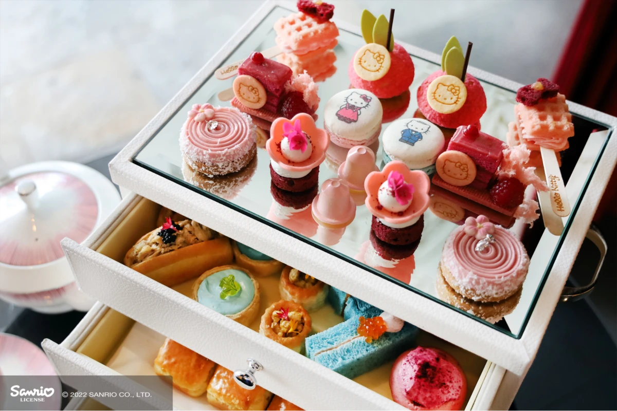 Hello Kitty afternoon tea Fairmont Singapore