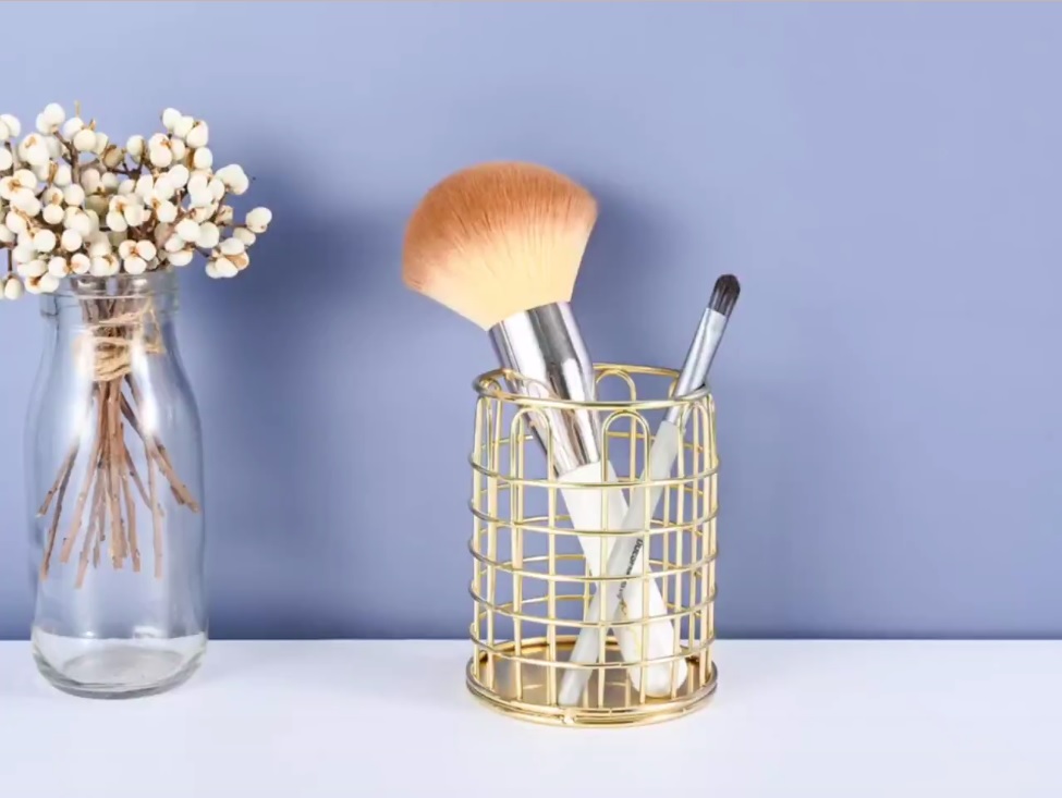 10 Affordable & AestheticallyPleasing Makeup Brush Holders In