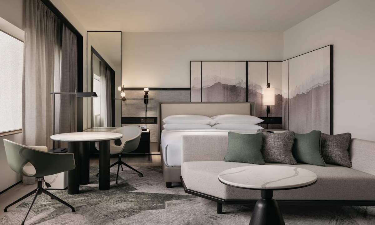 Hilton Singapore Orchard - King Premium Suite Bedroom