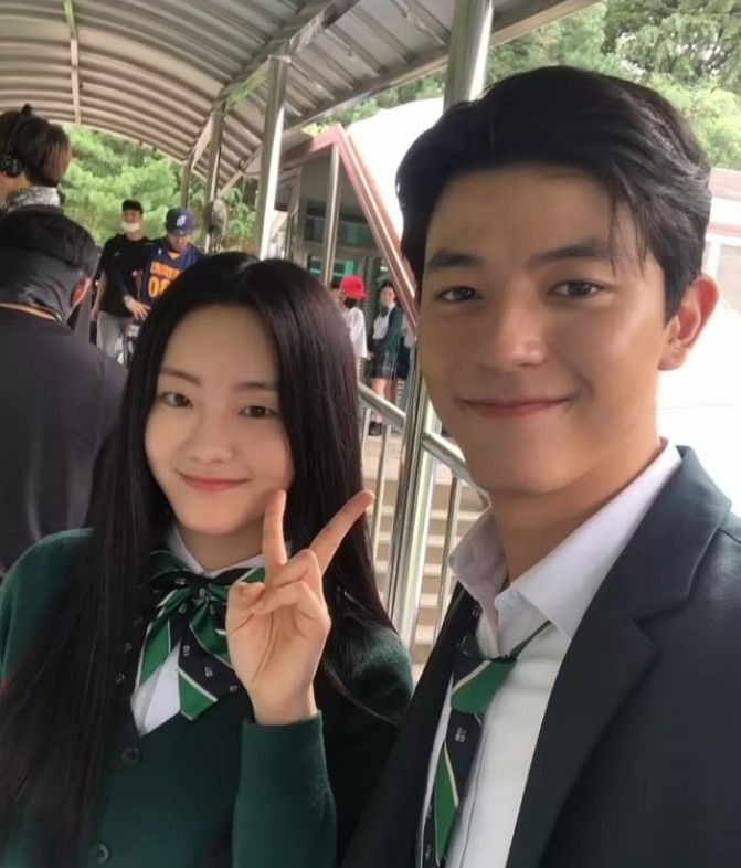 Cho Yihyun and Park Solomon while filming All of Us Are Dead