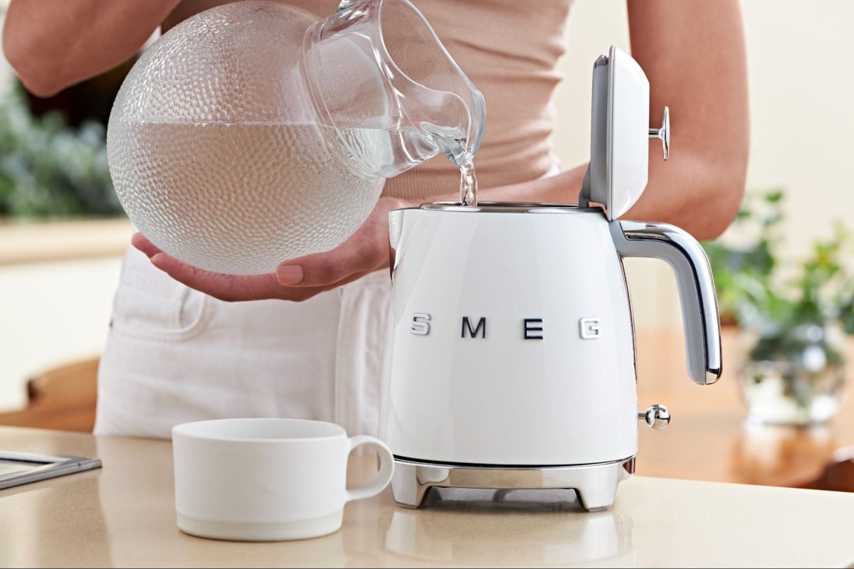 Smeg Has New Mini 50’sStyle Retro Kettles In 7 Pretty Colours