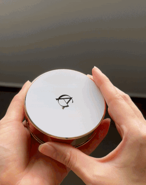 The Naturale Glow Cushion Foundation comes with a pressed powder, making touchups on the go super easy and convenient!