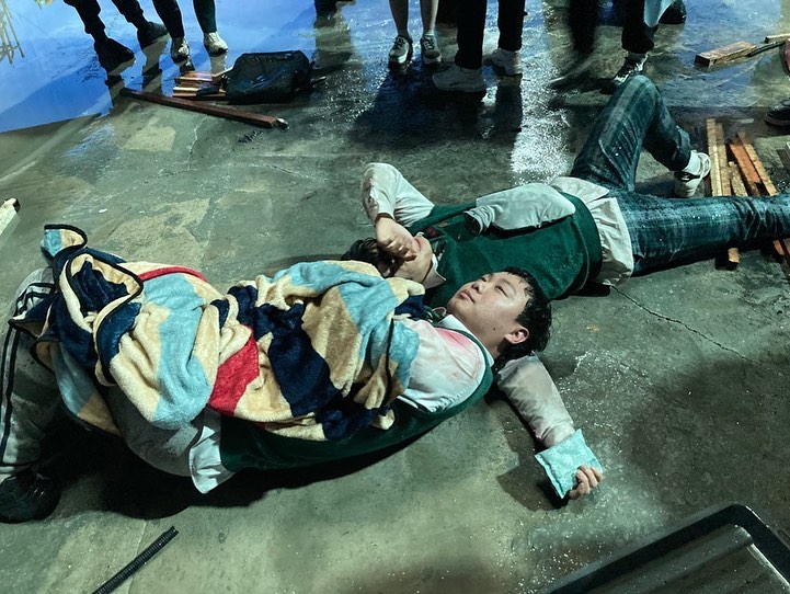 Behind the scenes of All of Us Are Dead rooftop raining scene