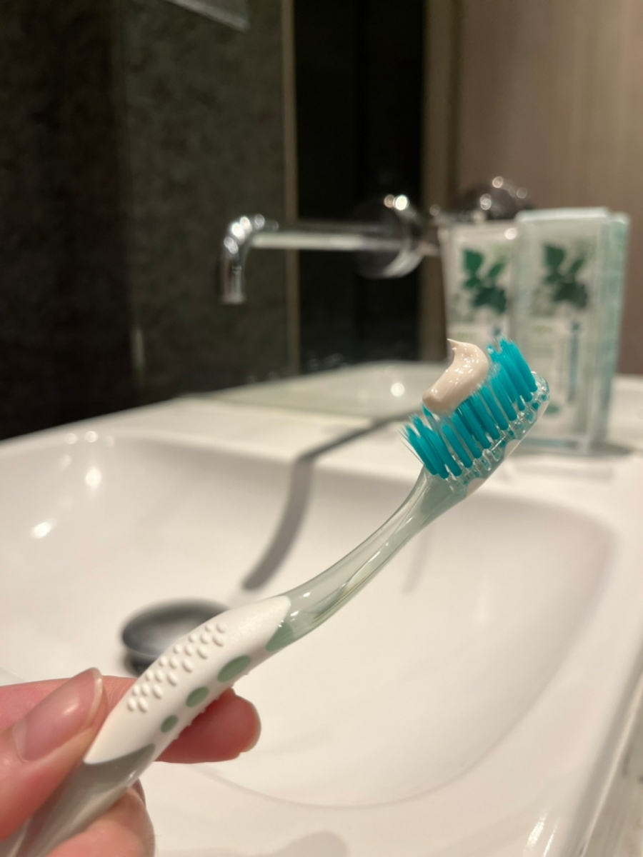 Dentiste’ 100% Natural Toothpaste is gentle on your teeth and gums, making it suitable even for those with oral sensitivity.