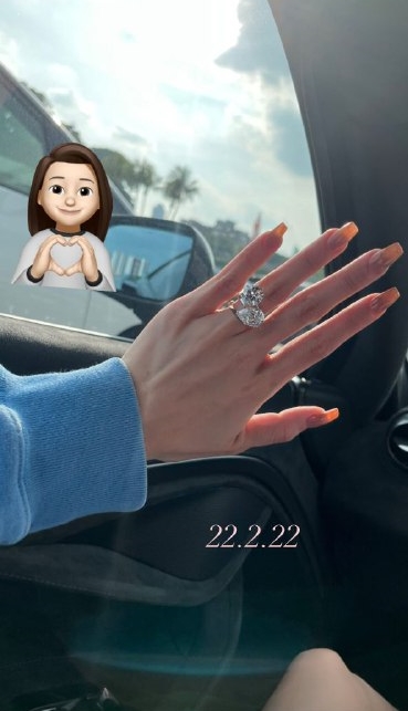 Kim Lim's wedding ring with 2 diamonds