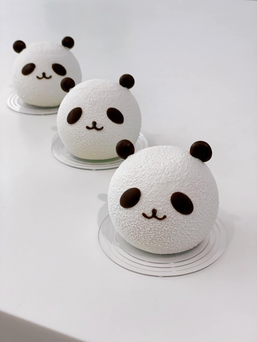 LA VIE Signature Hayley panda cake