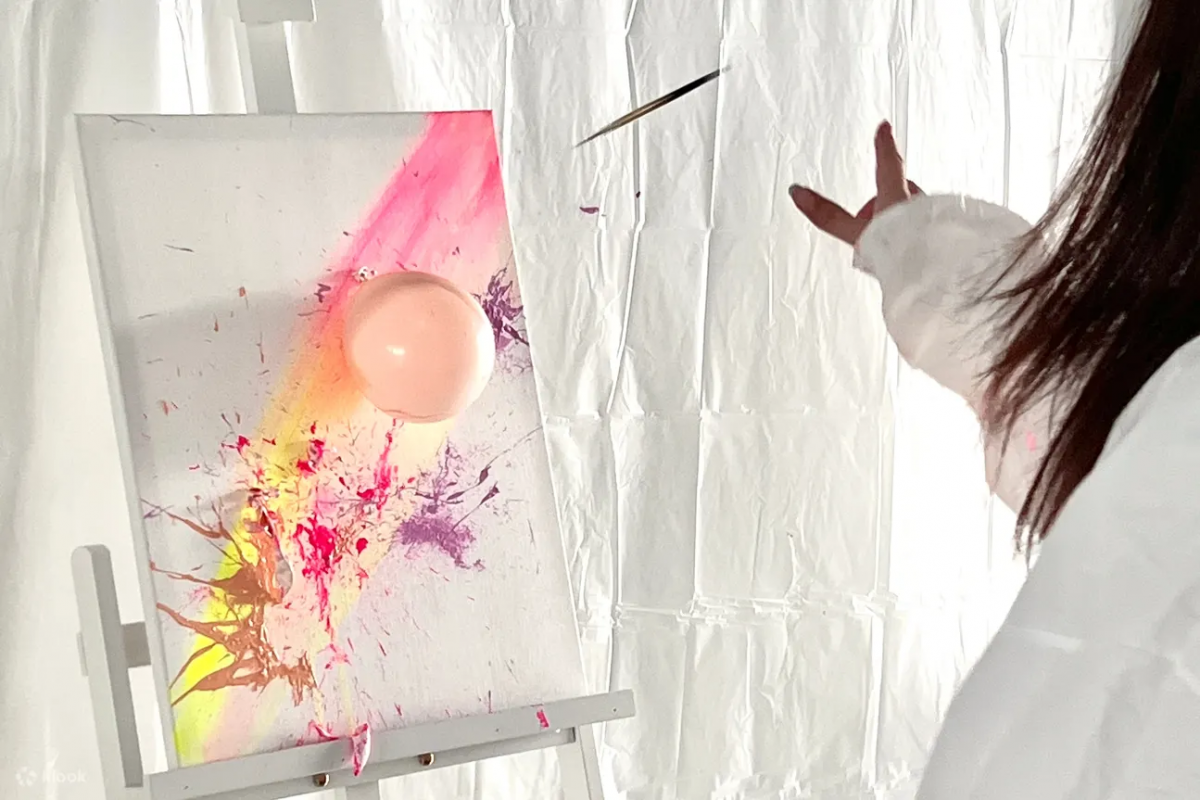 Balloon pop art jamming at Art Pop Studio Singapore