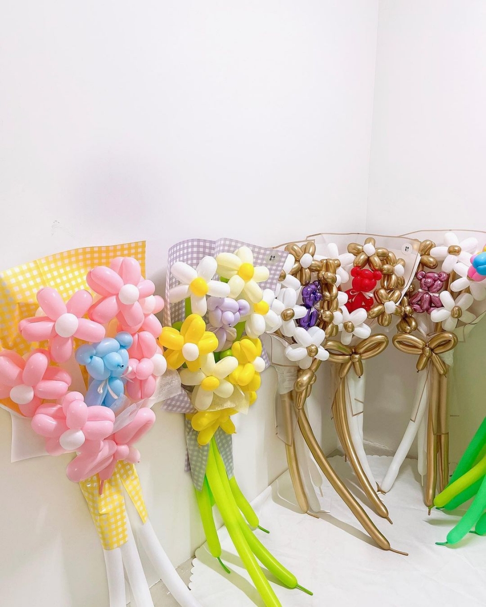 Big Big Blooms balloon sculpture bouquets
