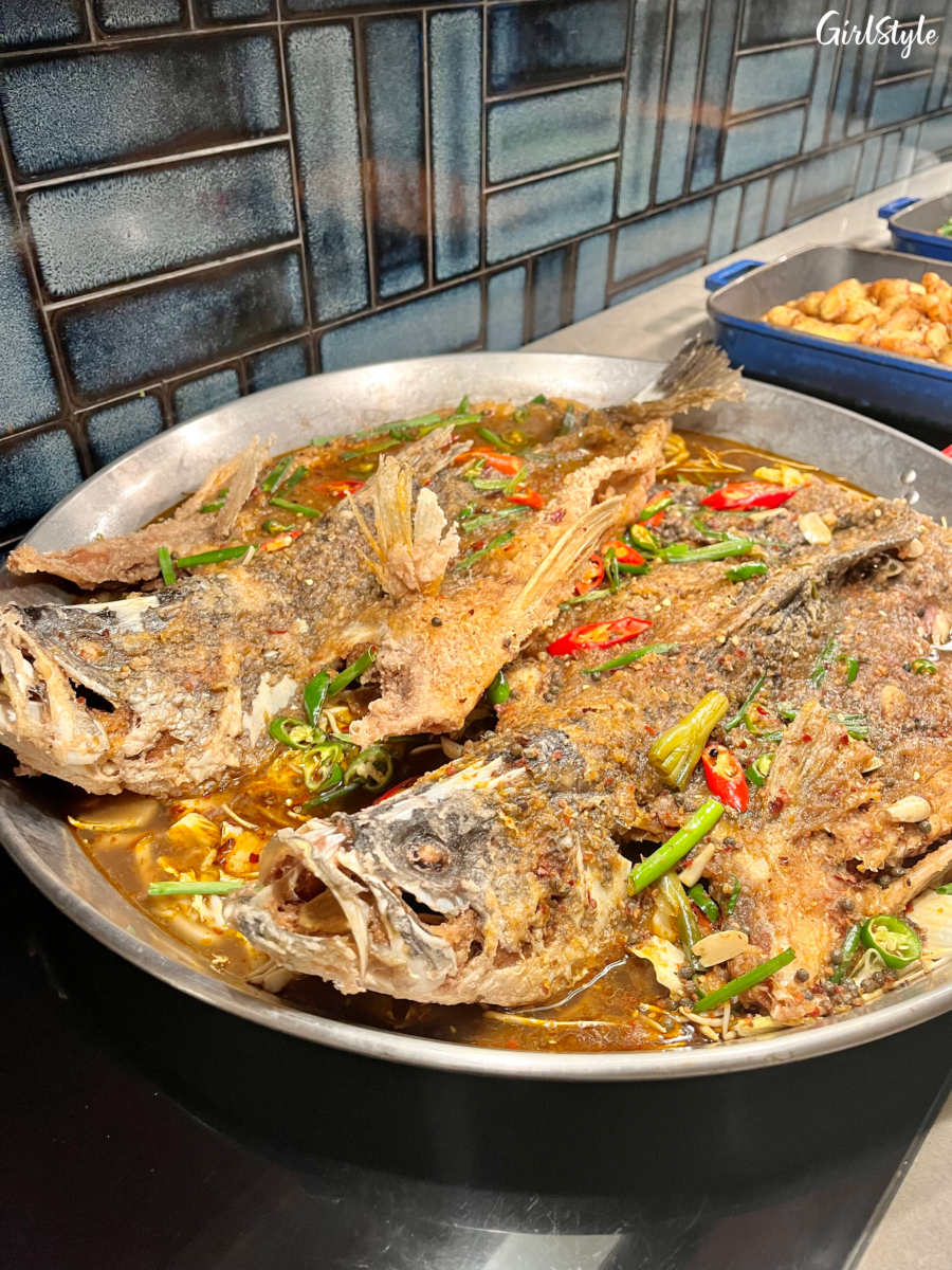 Whole Barramundi - buffet dinner at Estate, Hilton Singapore Orchard