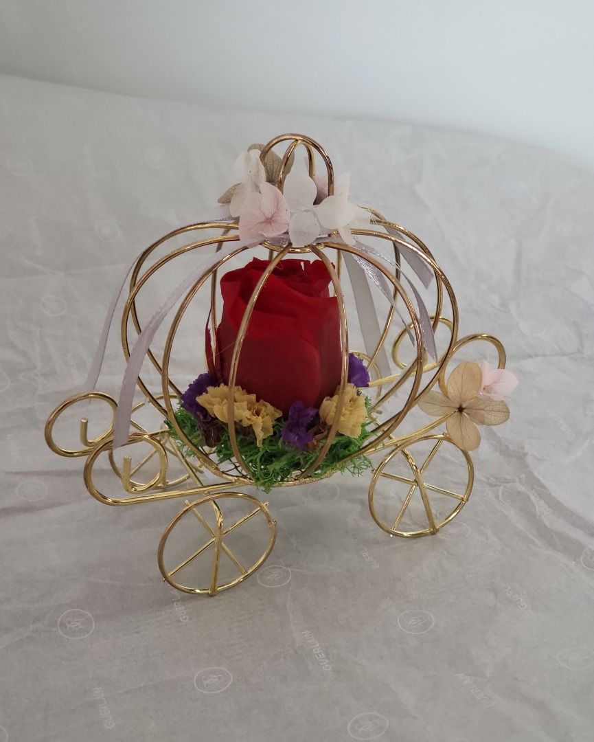 Preserved Rose in a Golden Carriage