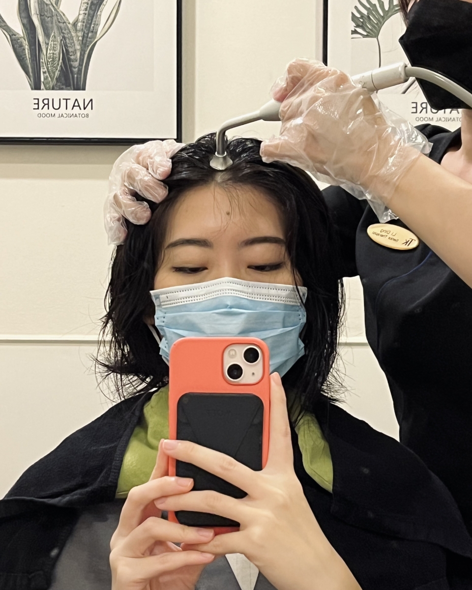 The OxyJet machine delivers gentle pulsations of oxygen and nutrients to your scalp, which feels quite soothing.