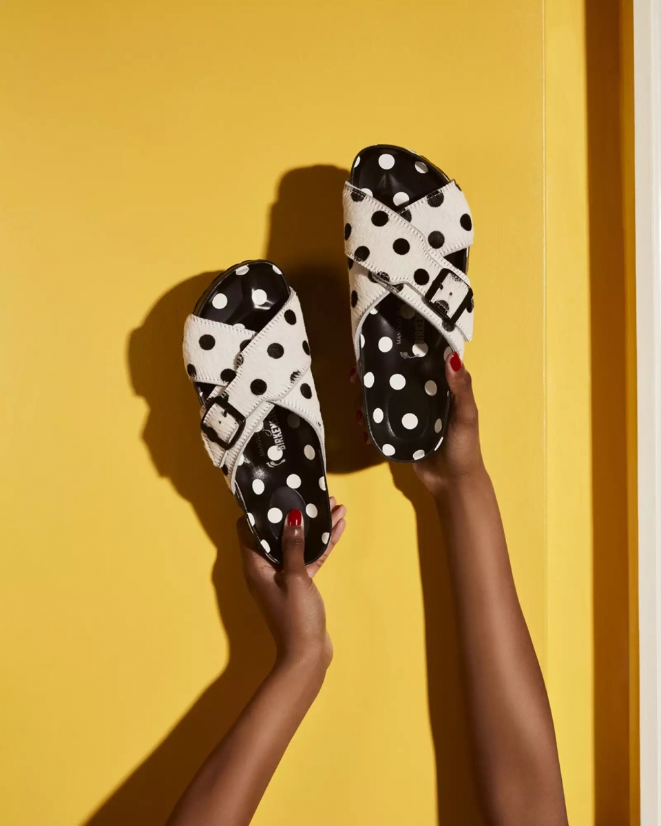 Monochrome polka dots