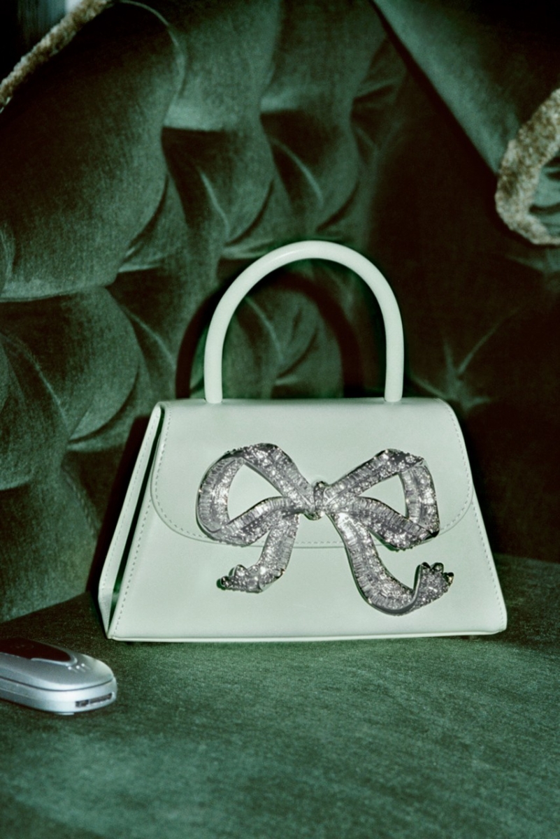 【SELF-PORTRAIT】セレブ愛用 ゴールドクリスタルバゲットバッグ Self-Portrait Debuts Accessories Collection With Pastel Bags