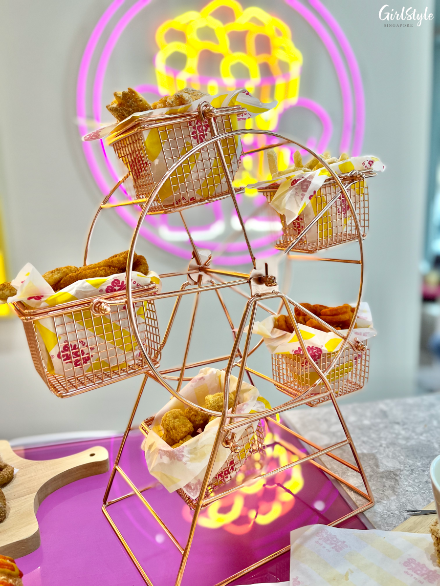 Fries-Go-Round ferris wheel set - Shake Shake In A Tub Café at 111 Somerset