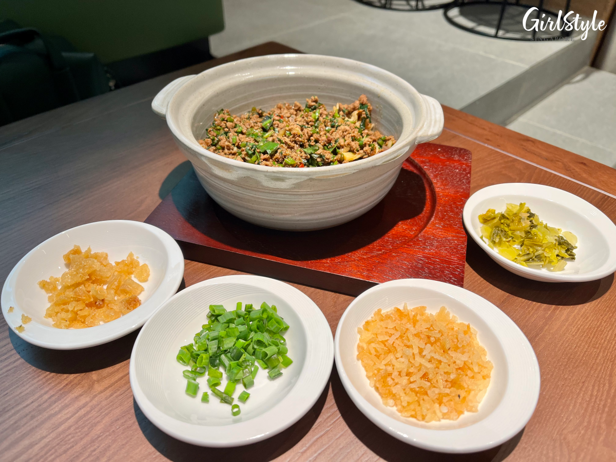 Claypot Rice with Minced Beef and Crispy Red Beans - YUN NANS