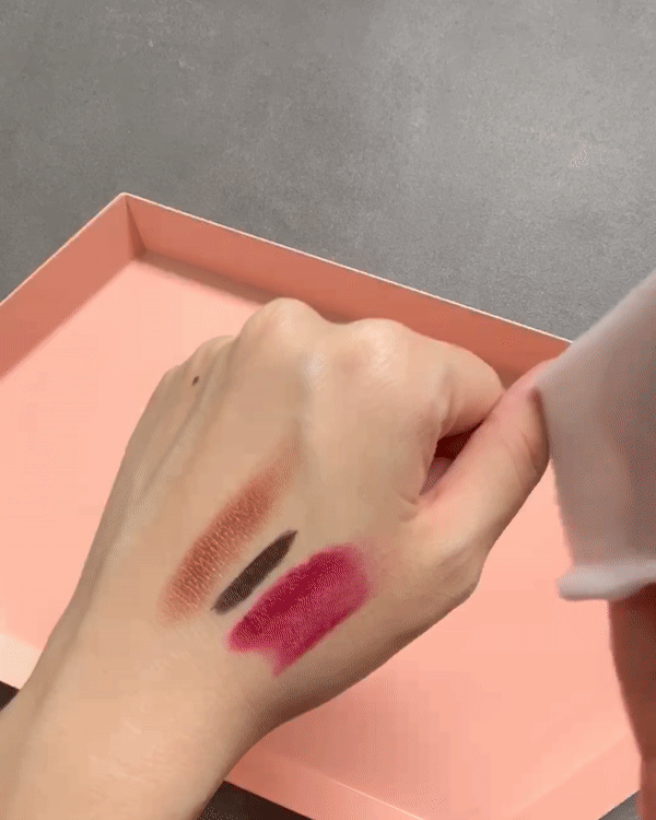 Almost no rubbing, tugging or pulling needed with Sensibio H2O - for stubborn makeup, place a soaked cotton pad over skin for 20 seconds first or use a new cotton pad to remove the remaining makeup.