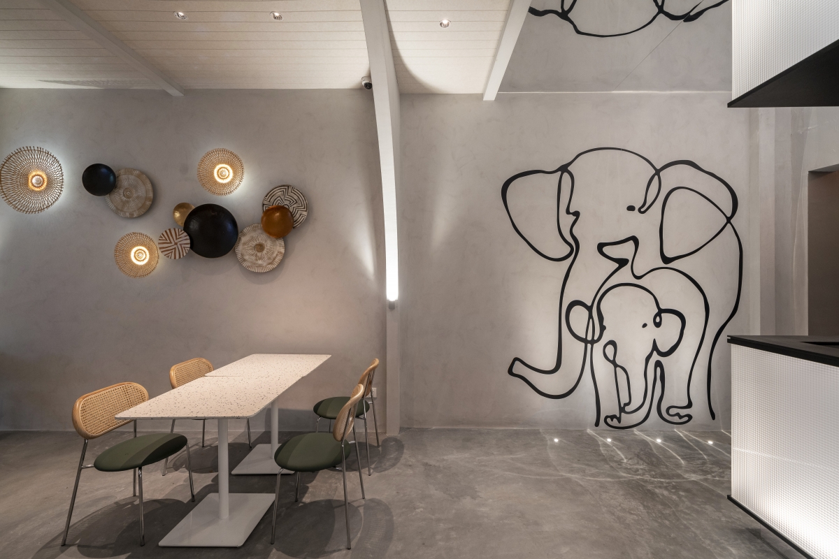 HUE Interior - Elephant mural