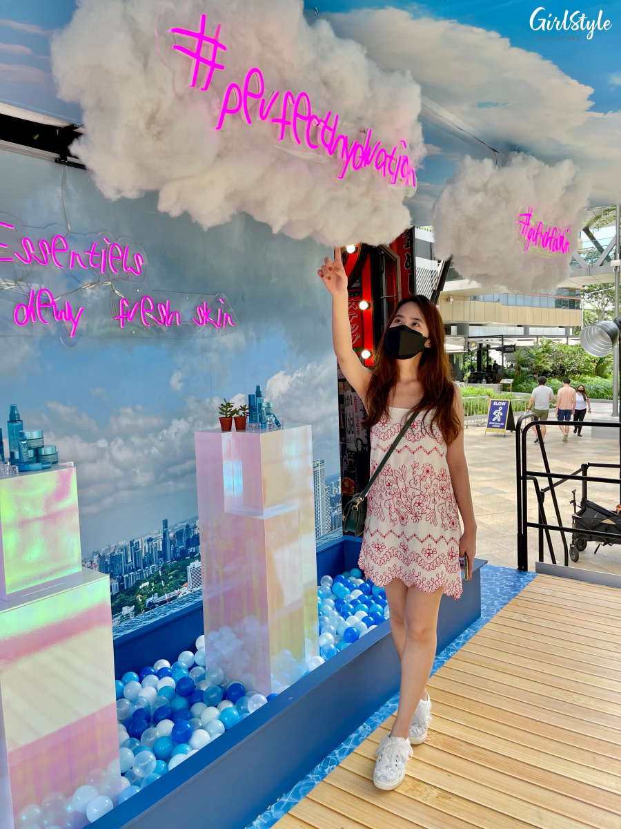 Hydra Pool - Clarins In The City pop-up beauty trailer at Paya Lebar Quarter