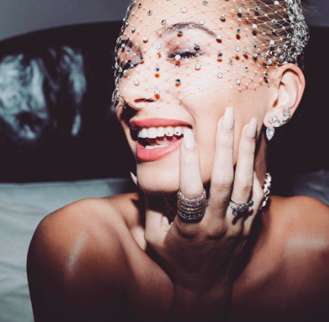 Hailey Bieber's tooth gems at the Met Gala