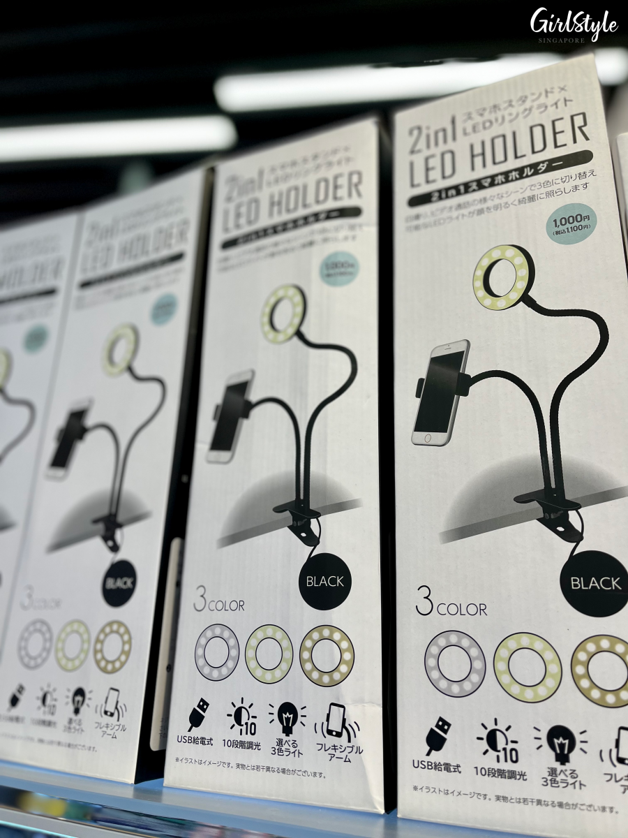 Phone holder with LED light - THREEPPY By Daiso