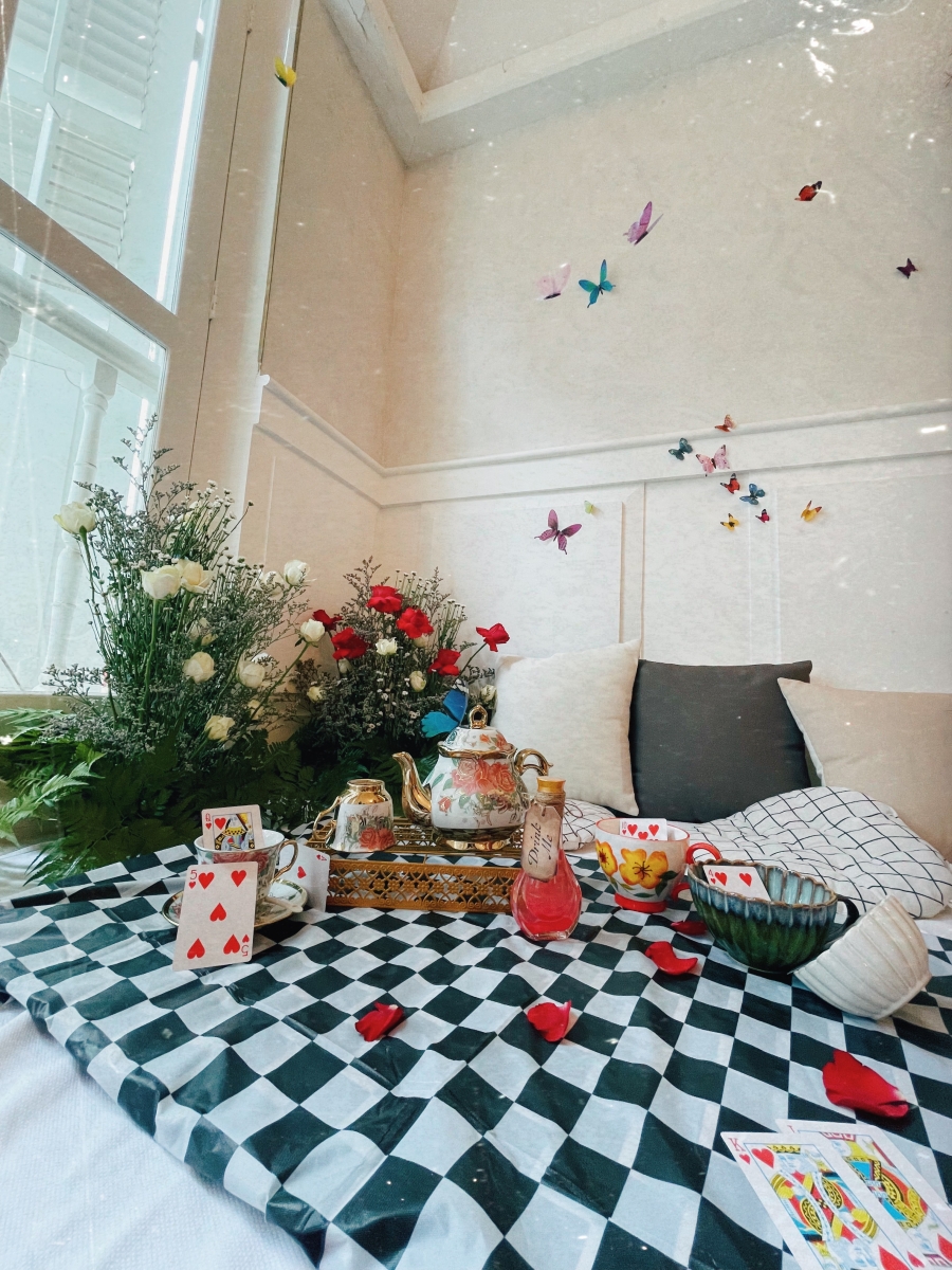 Alice in Wonderland-themed floral picnic photo spot - Have I Gone Mad pop-up at The Secret Patio