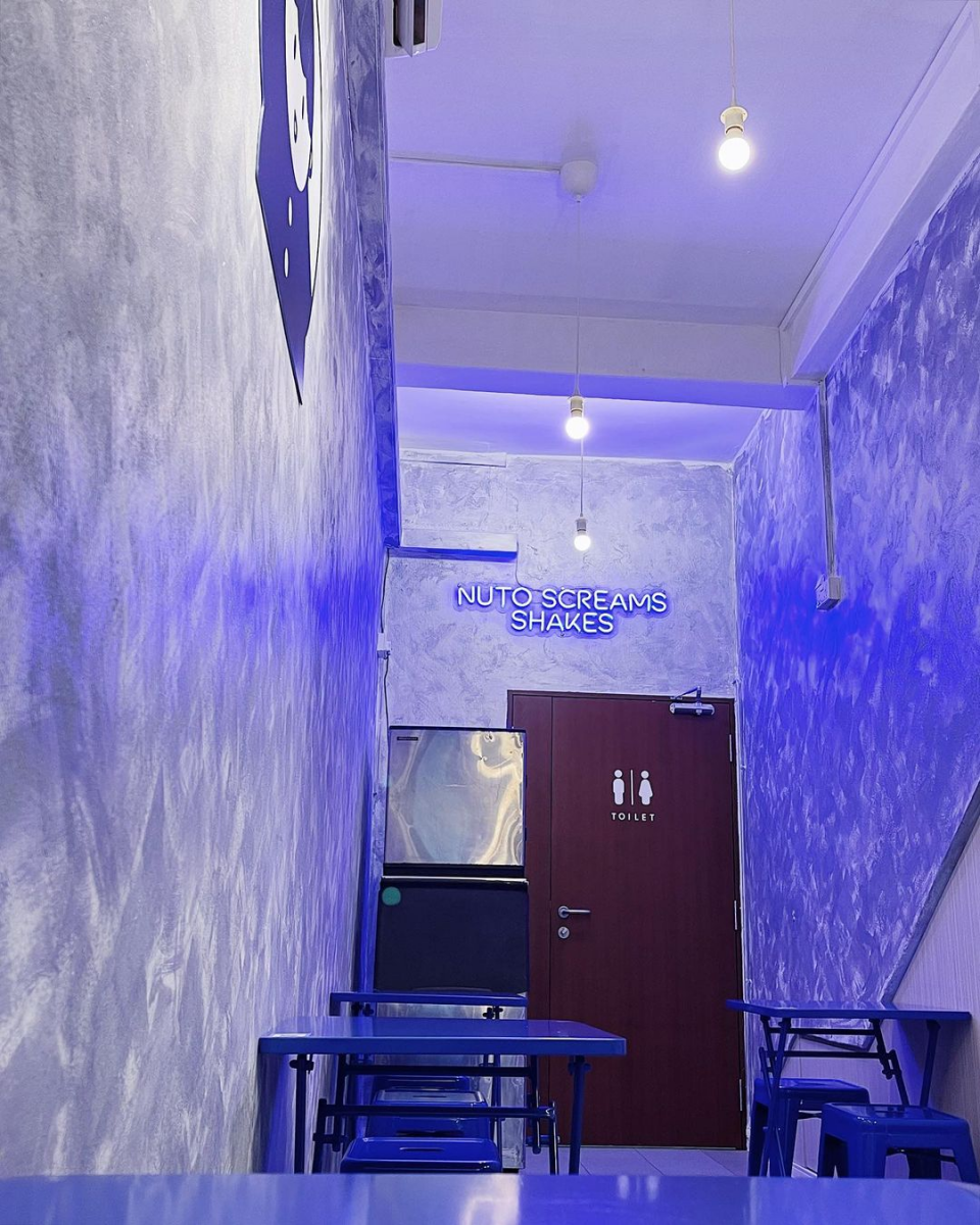 Coconuto cafe Singapore indoor seats