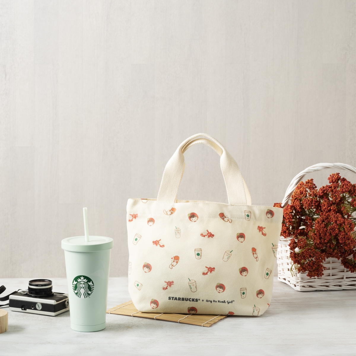 Starbucks Singapore x Ang Ku Kueh Girl lunch tote bag