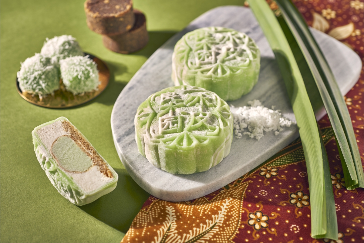 Ondeh ondeh mooncake, Goodwood Park Hotel.