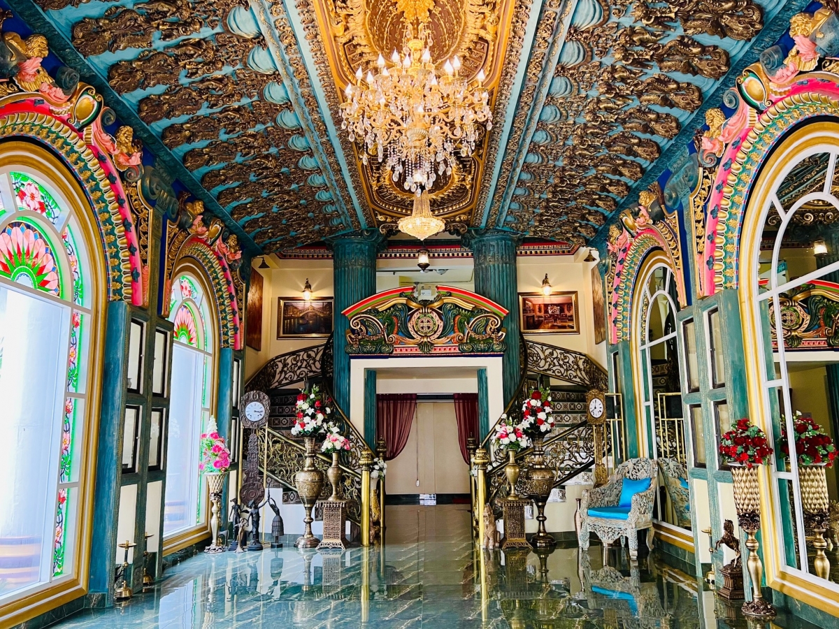 Versailles de Flore cafe interior