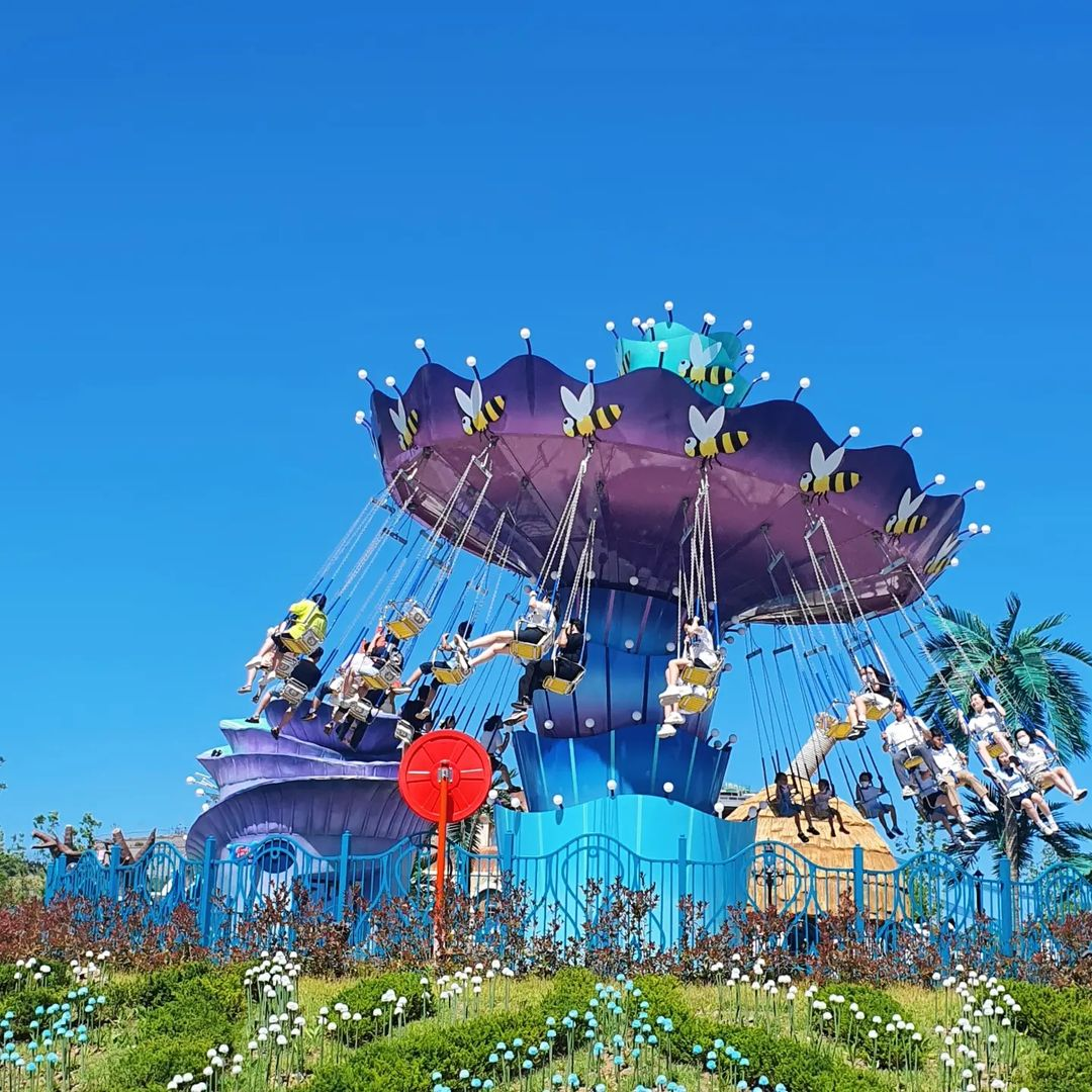 Lotte World Adventure Busan Magic Forest Fantastic Fountains spinning swing