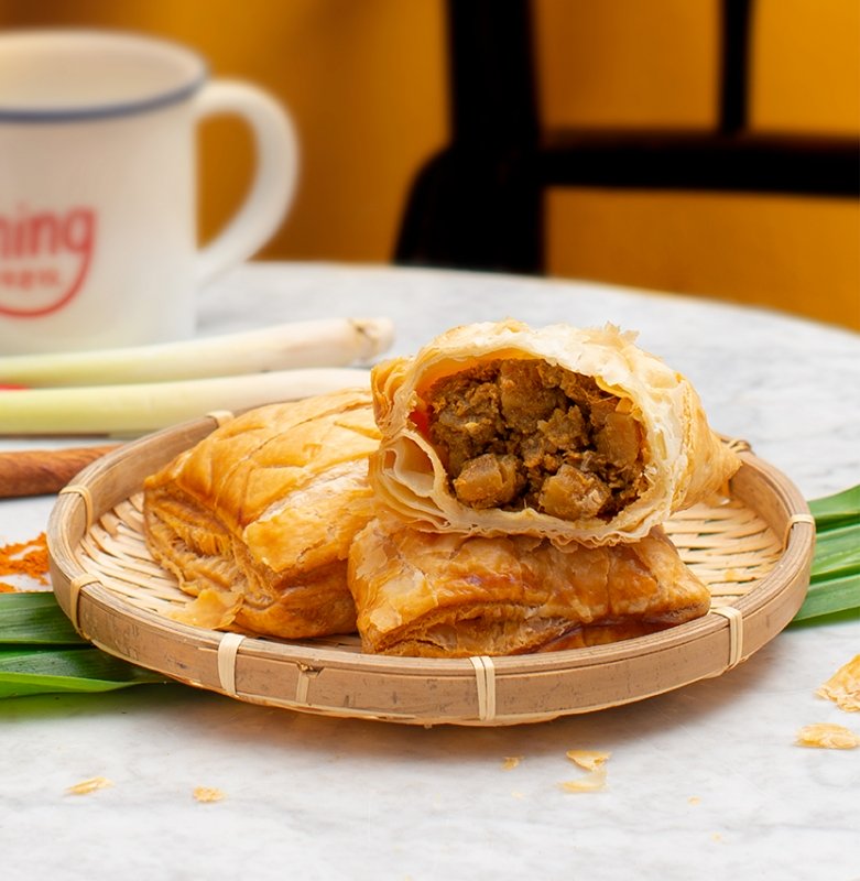 Chicken Rendang Puff