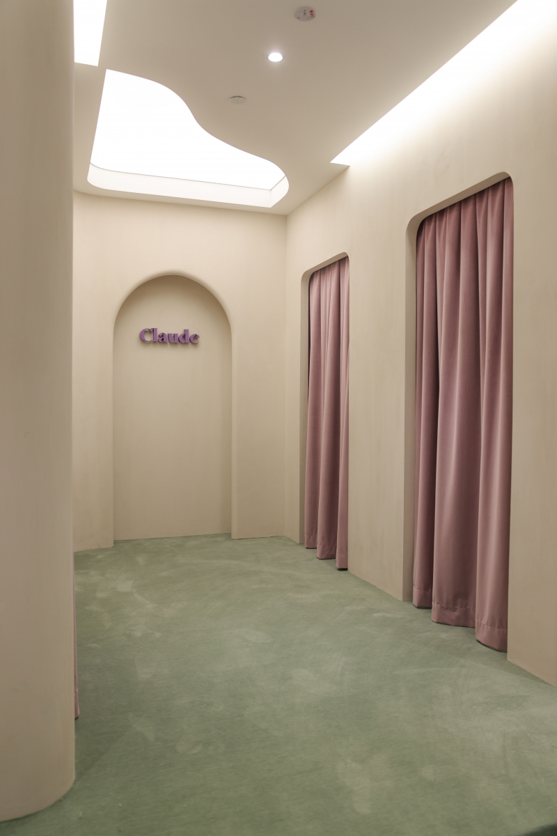 Claude store at Takashimaya - changing rooms