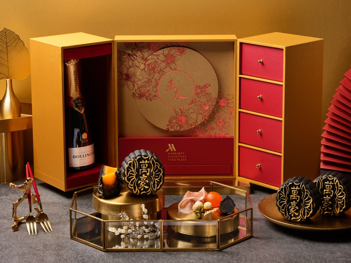 The limited edition premium gift set, which contains 4pcs of Golden Black Truffle Baked Mooncakes and a 375ml bottle of Bollinger Special Cuvee Brut, $238. 
