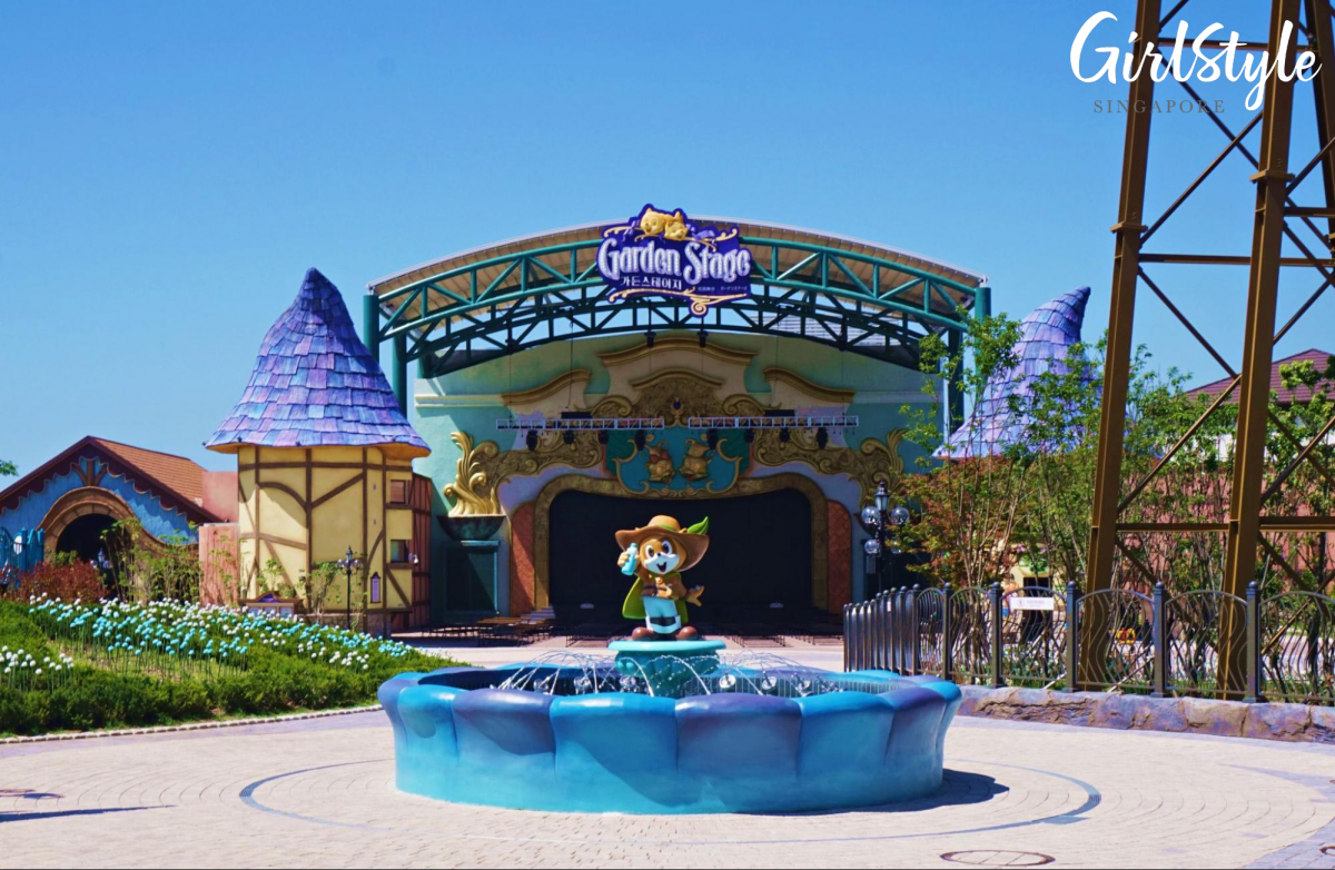 Lotte World Aådventure Busan Magic Forest Garden Stage fountain