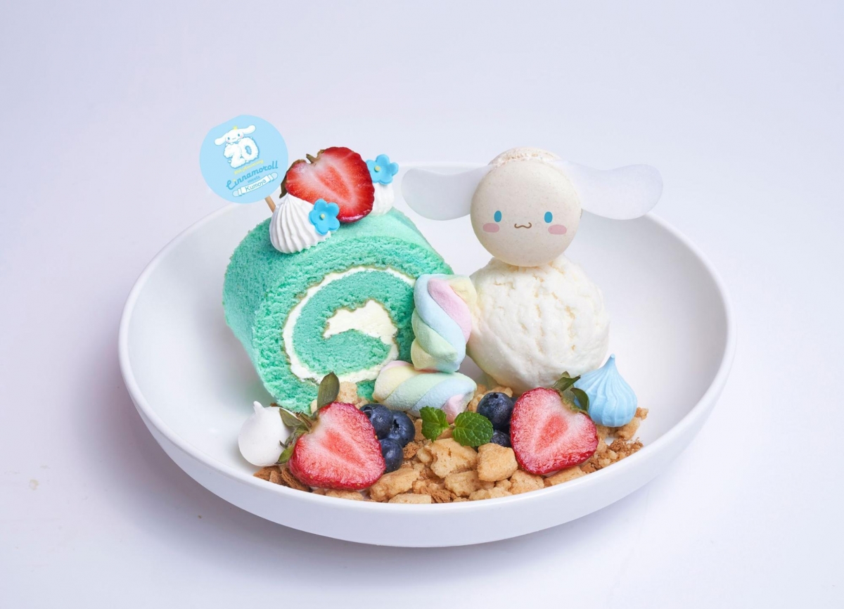 Cinnamoroll Fluffy Fluff Blueberry Swiss Roll at Singapore's Cinnamoroll Cafe