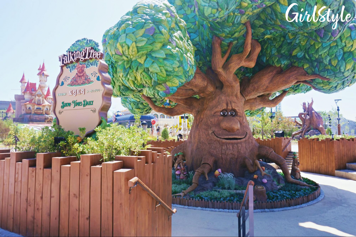 Lotte World Adventure Busan Magic Forest talking tree