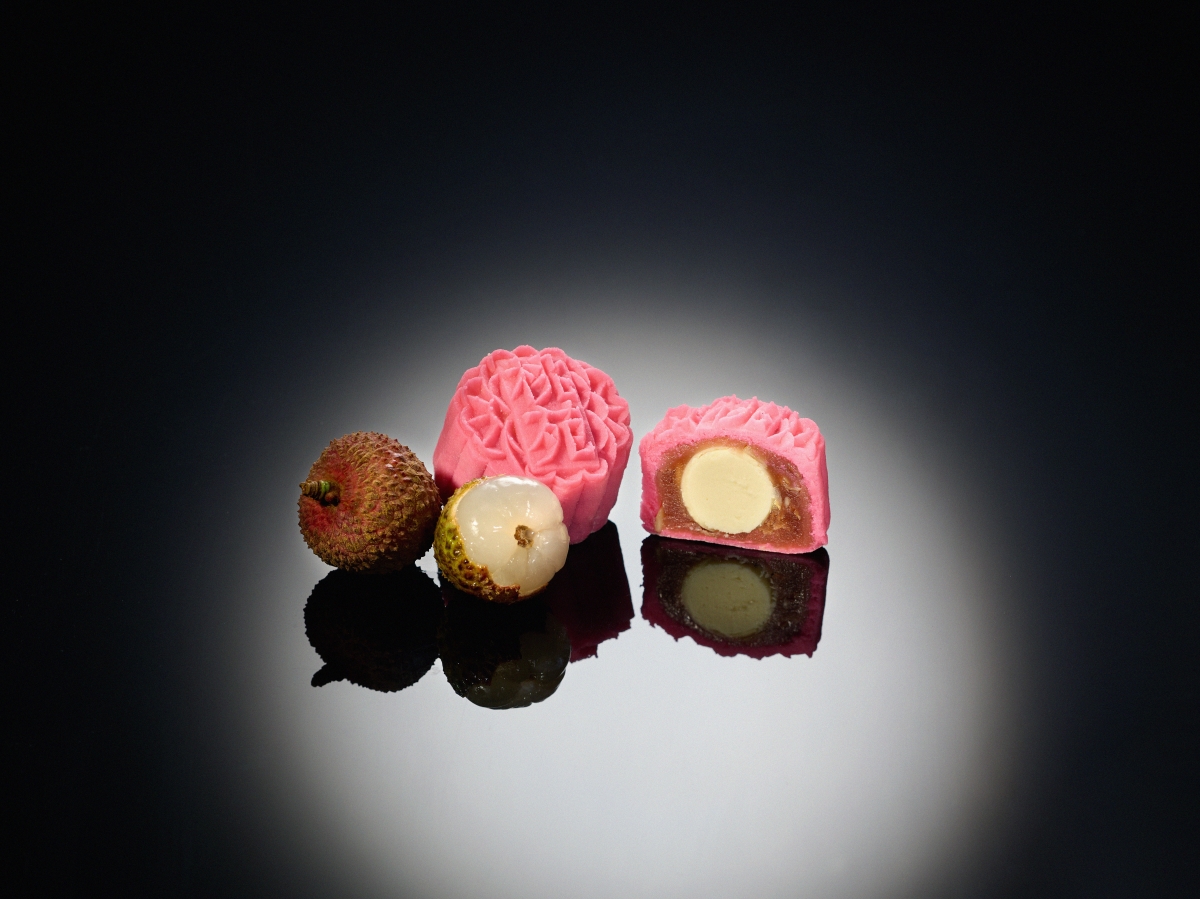 Mini White Lotus Snowskin Mooncake with Lychee Martini Truffle, Peach Garden.