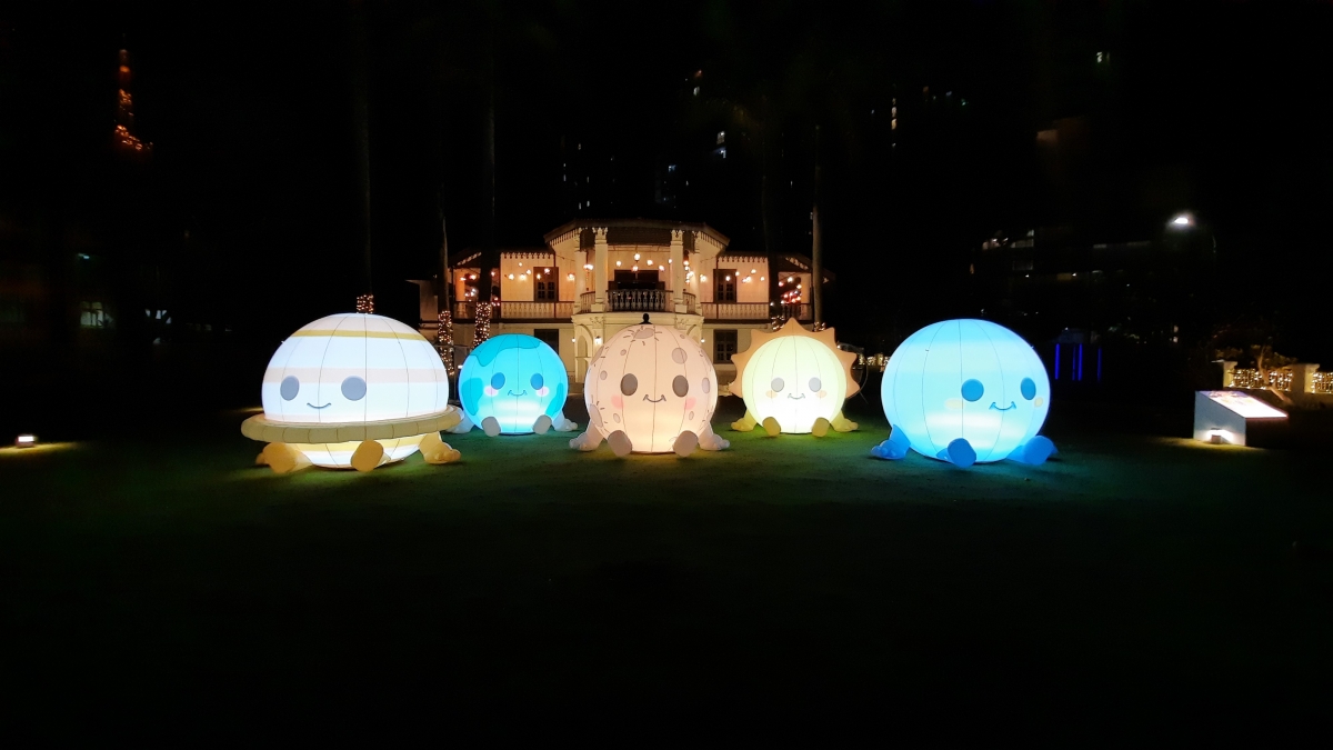 Night view of Celestial Bodies Outdoor Lantern Installation at Sun Yat Sen Nanyang Memorial Hall