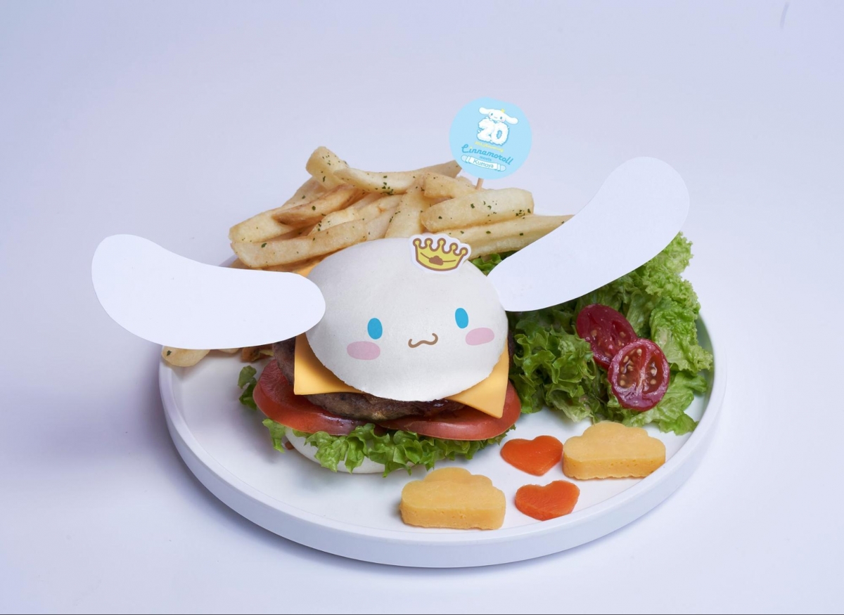 Flying Clouds Cinnamoroll Cheese Burger at Singapore's Cinnamoroll Cafe