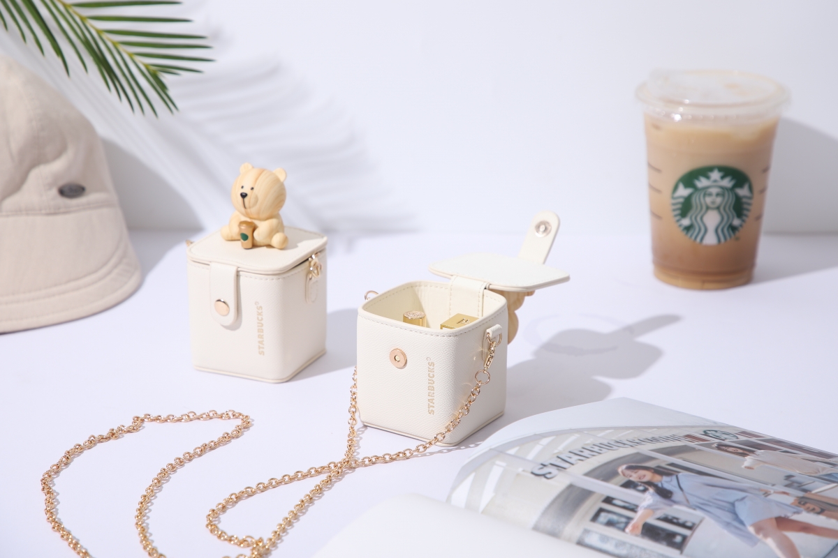 Starbucks Bearista Coin Pouch - white