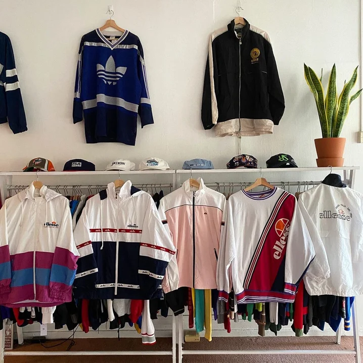 Vintage fashion thrift stores in Singapore