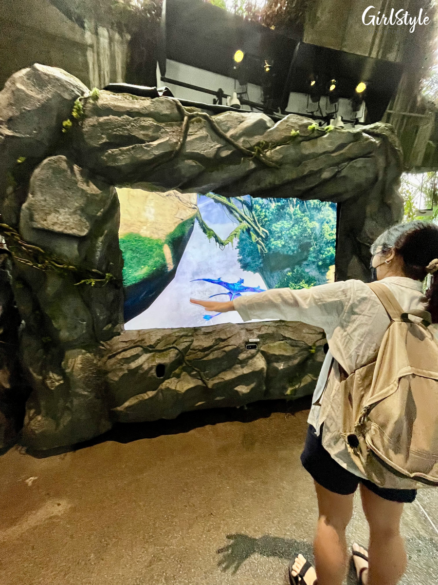 Fly a Banshee simulator - Avatar The Experience