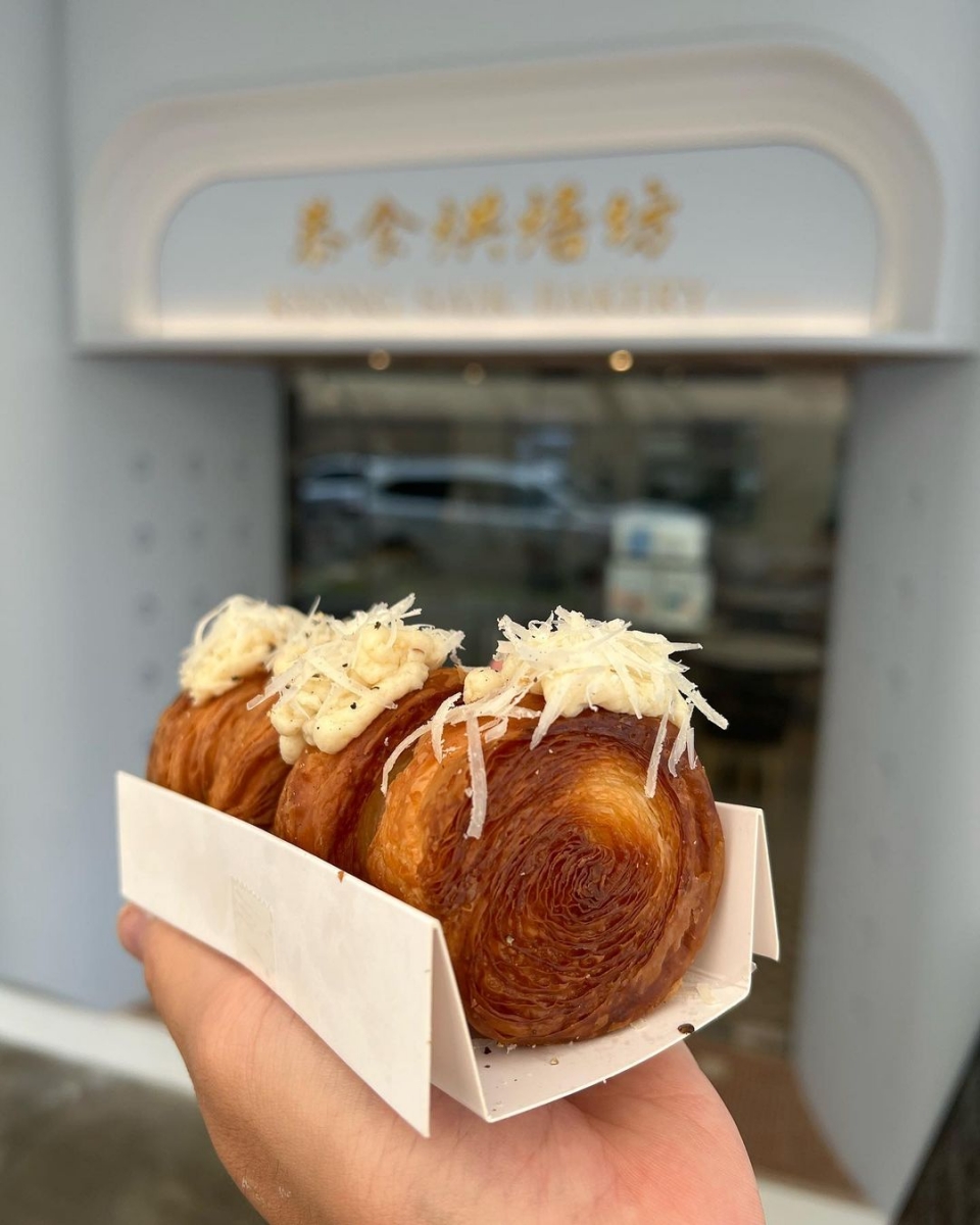 Keong Saik Bakery Cacio e Pepe Croll, Circular Croissants in Singapore