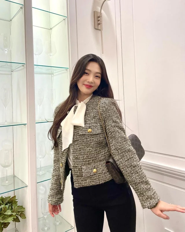 Red Velvet Joy in Face Framing Layers